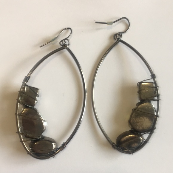 Gemmy Earrings - Picture 3 of 4